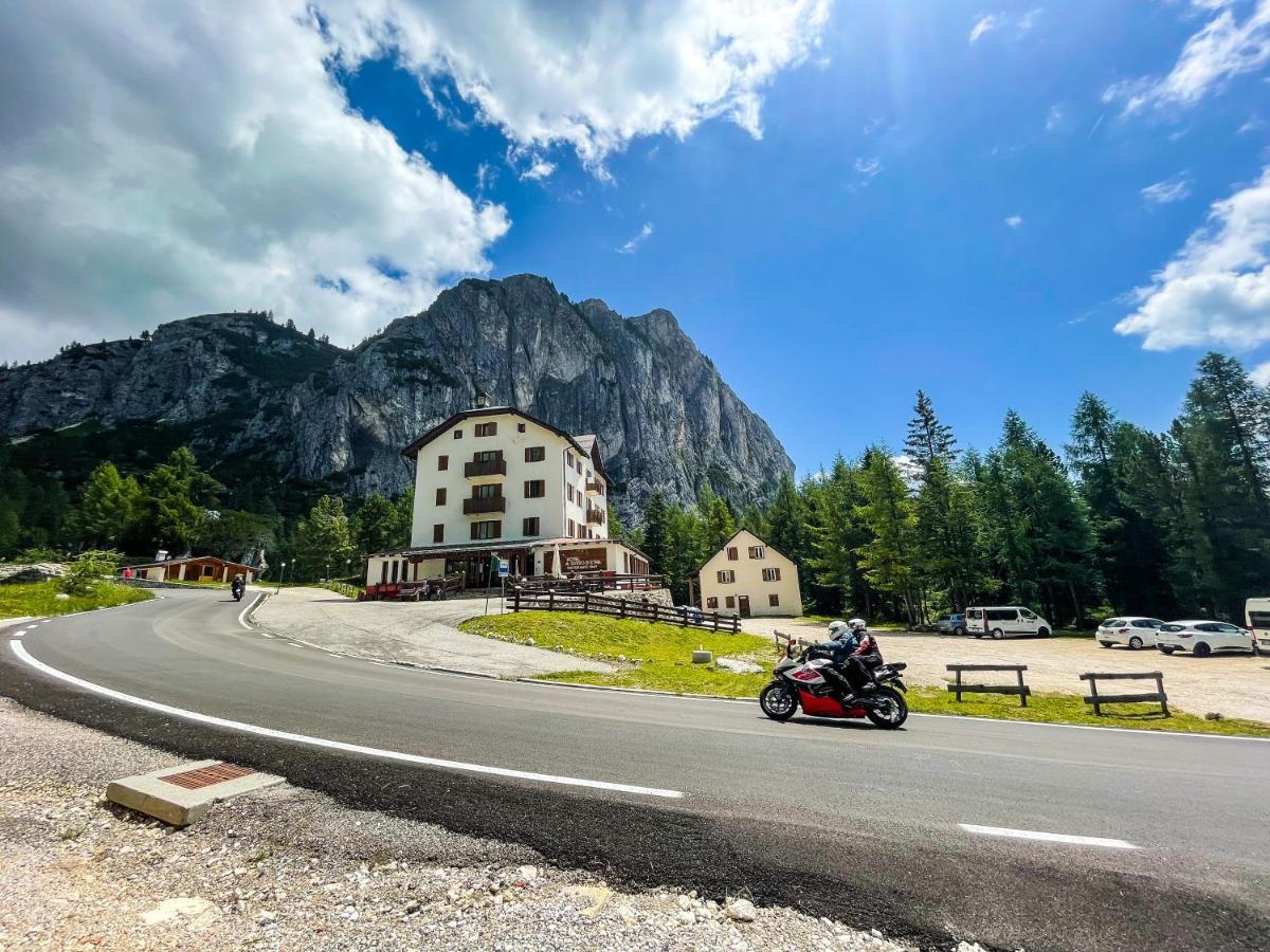 Hotel Al Sasso Di Stria Andraz Exteriör bild