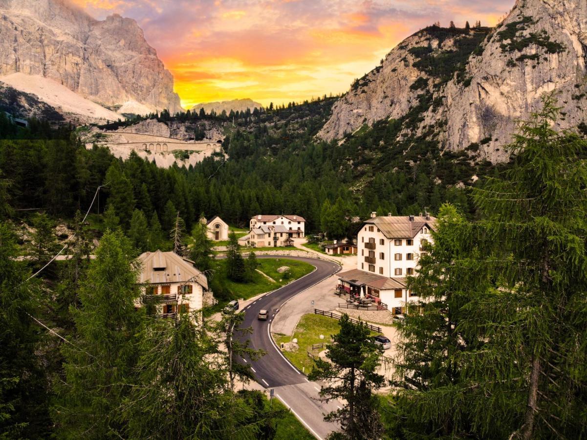 Hotel Al Sasso Di Stria Andraz Exteriör bild